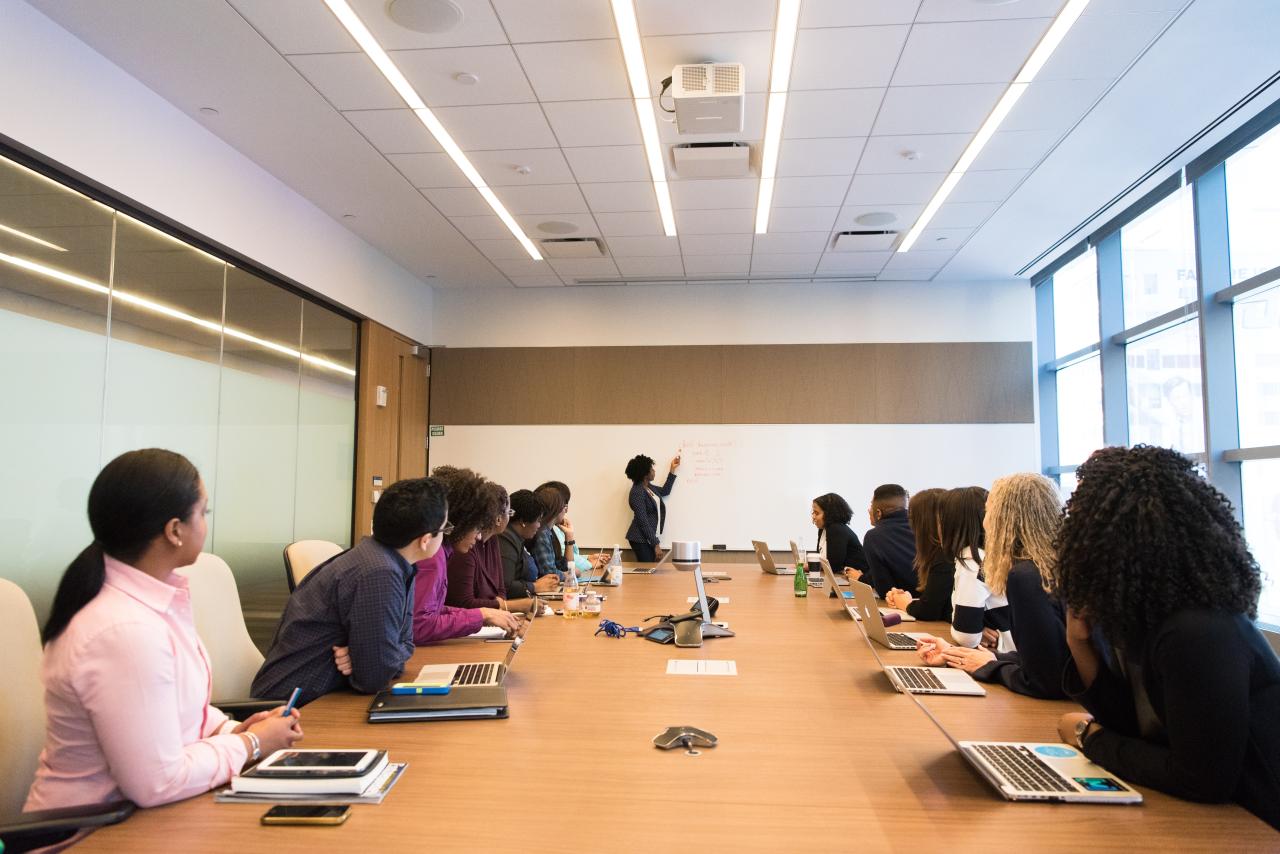 People in a meeting in a conference room, Christina Morillo, Pexels