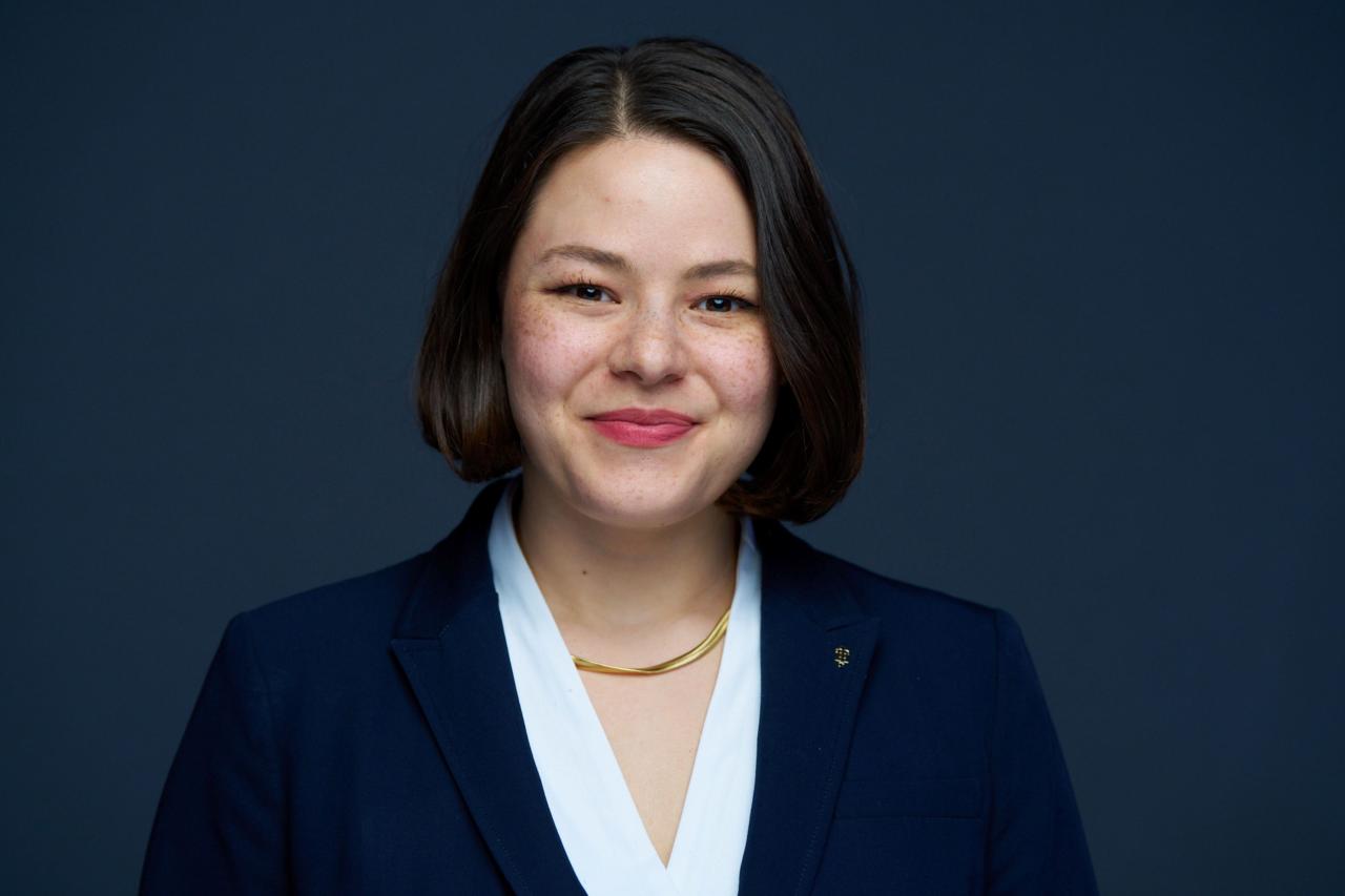 Danielle Lemmon Headshot 