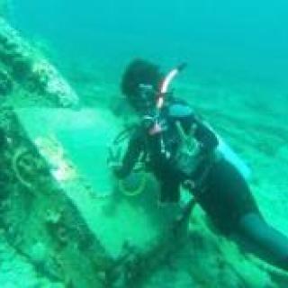 Amina Schartup scuba diving